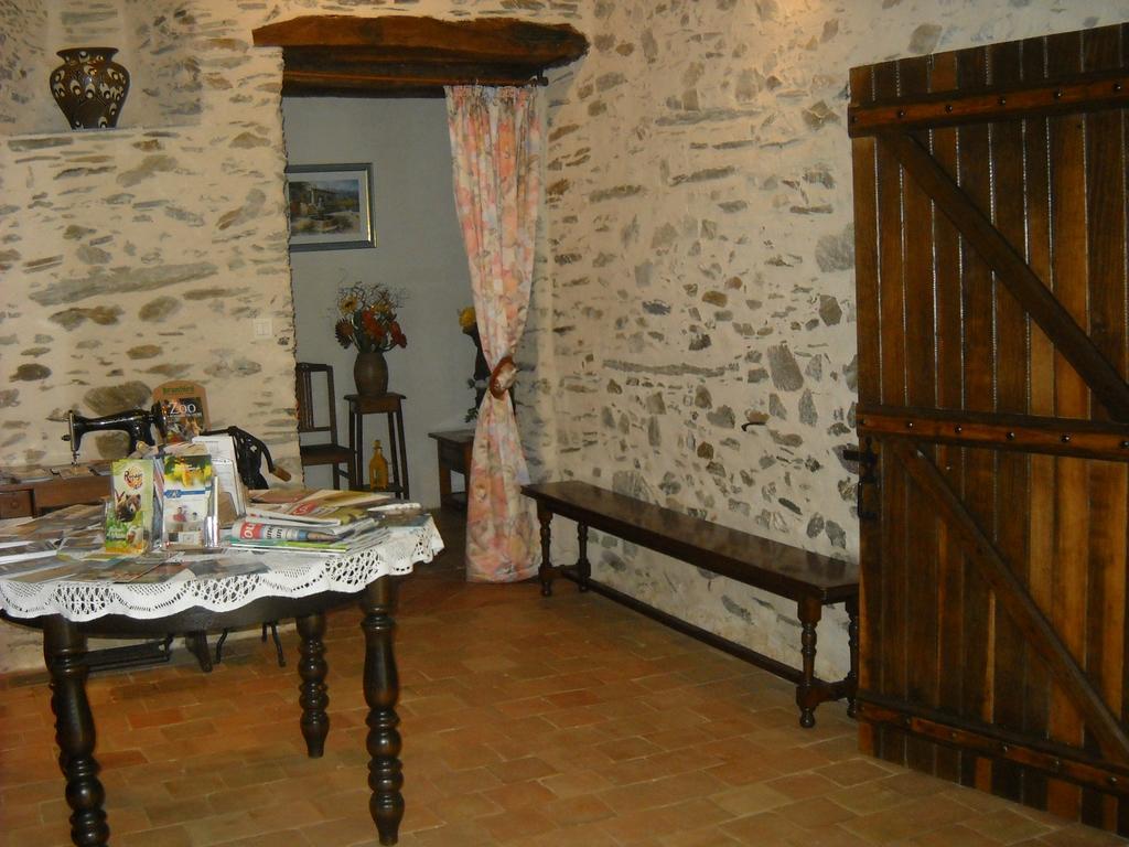 Domaine De La Cour Sainte-Gemme-d'Andigne Exterior foto